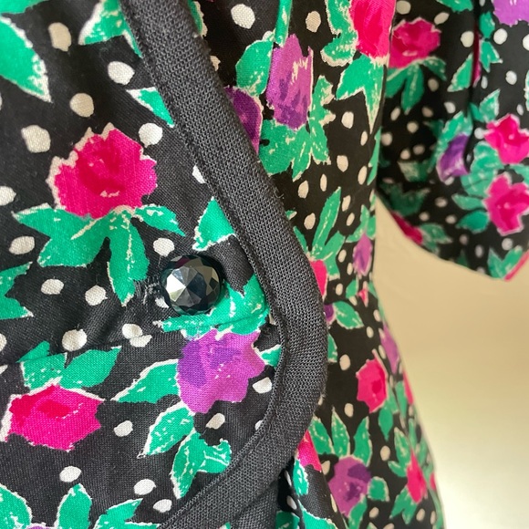 Floral Vintage Top with Peplum Flare Waist - Picture 4 of 10